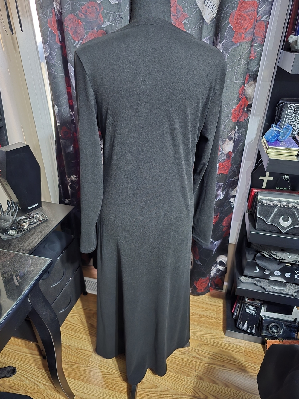 Black Long-Sleeve V-Neck Button-Front Maxi Dress - Picture 4 of 6